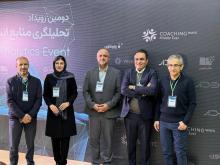 عکس یادگاری در رویداد تحلیلگری منابع انسانی- ۱۴۰۴. از راست به چپ: آقای اشکان بنکدار، آقای محمد مظاهری، آقای بابک علوی، خانم عسل آغاز، آقای فرزاد رحمانی